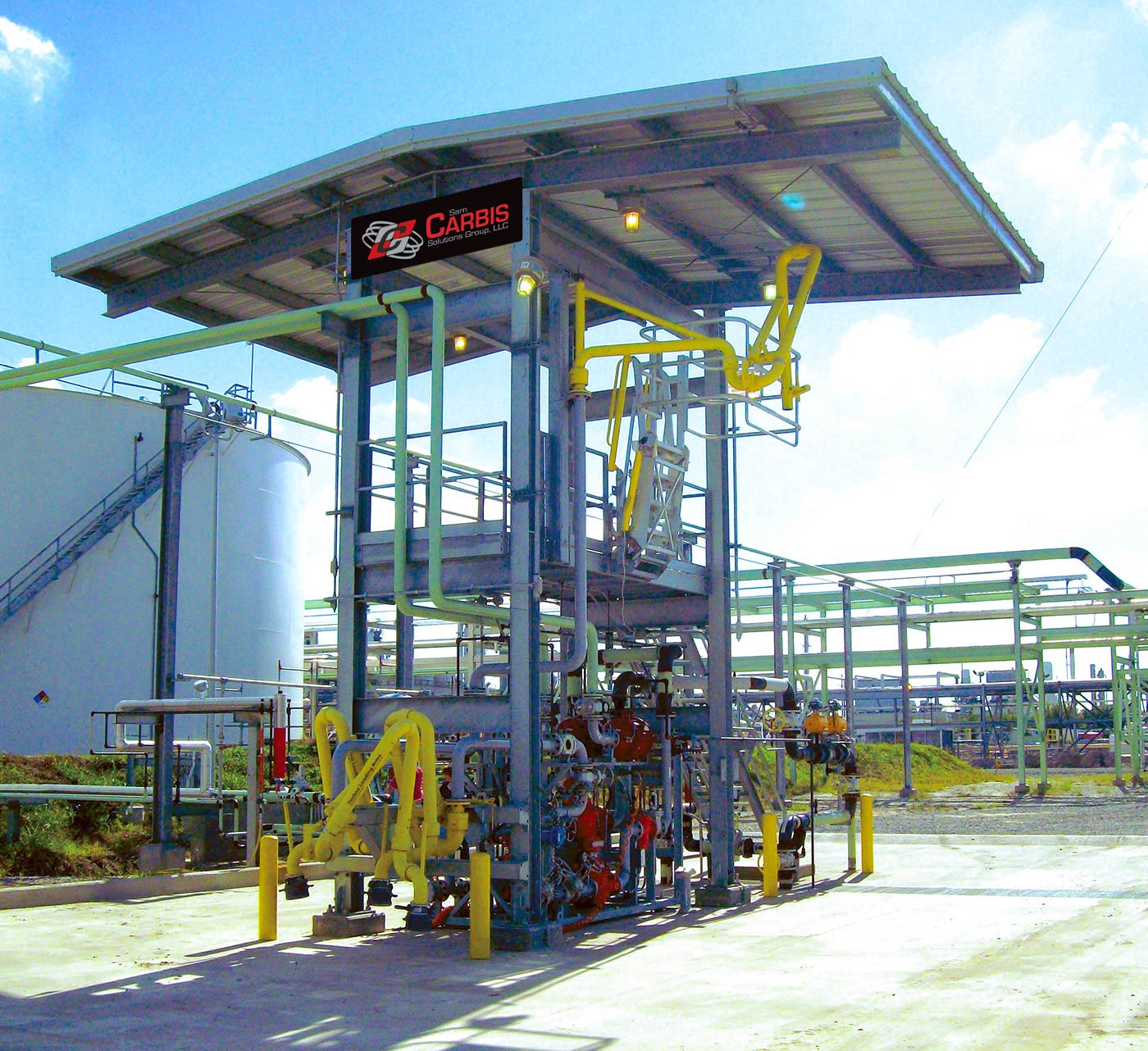 Carbis single hatch truck loading system in a load dock.
