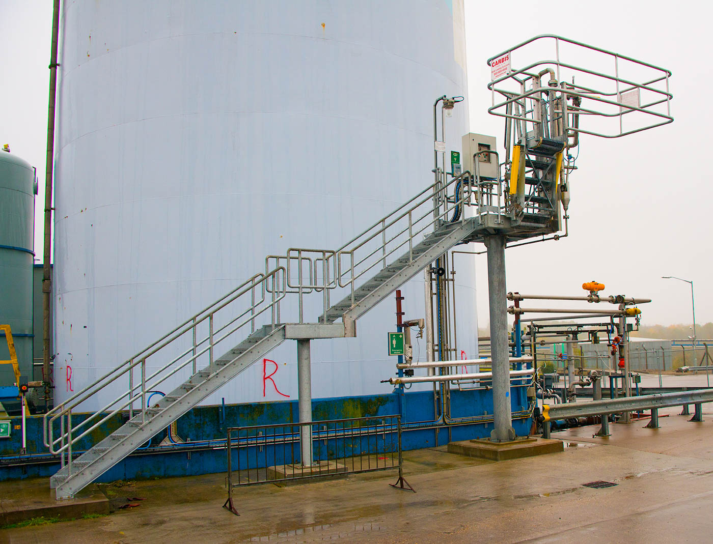 Carbis Solutions single hatch truck loading system by a tank vessel.