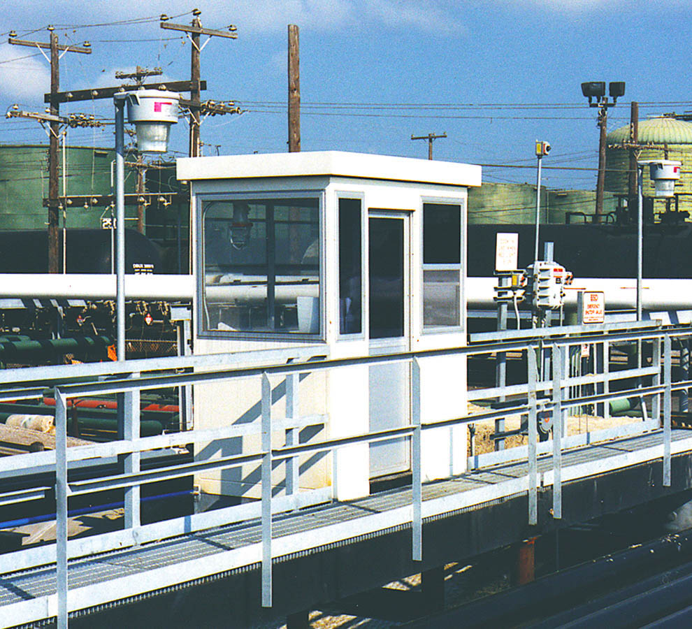 A Carbis Solutions operator shed in a refinery.