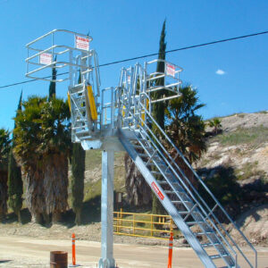 Carbis single hatch truck loading system in front of some palm trees.