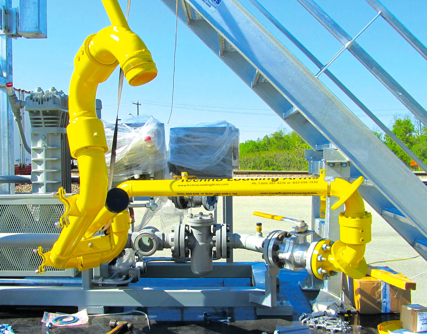 A cart loading arm.