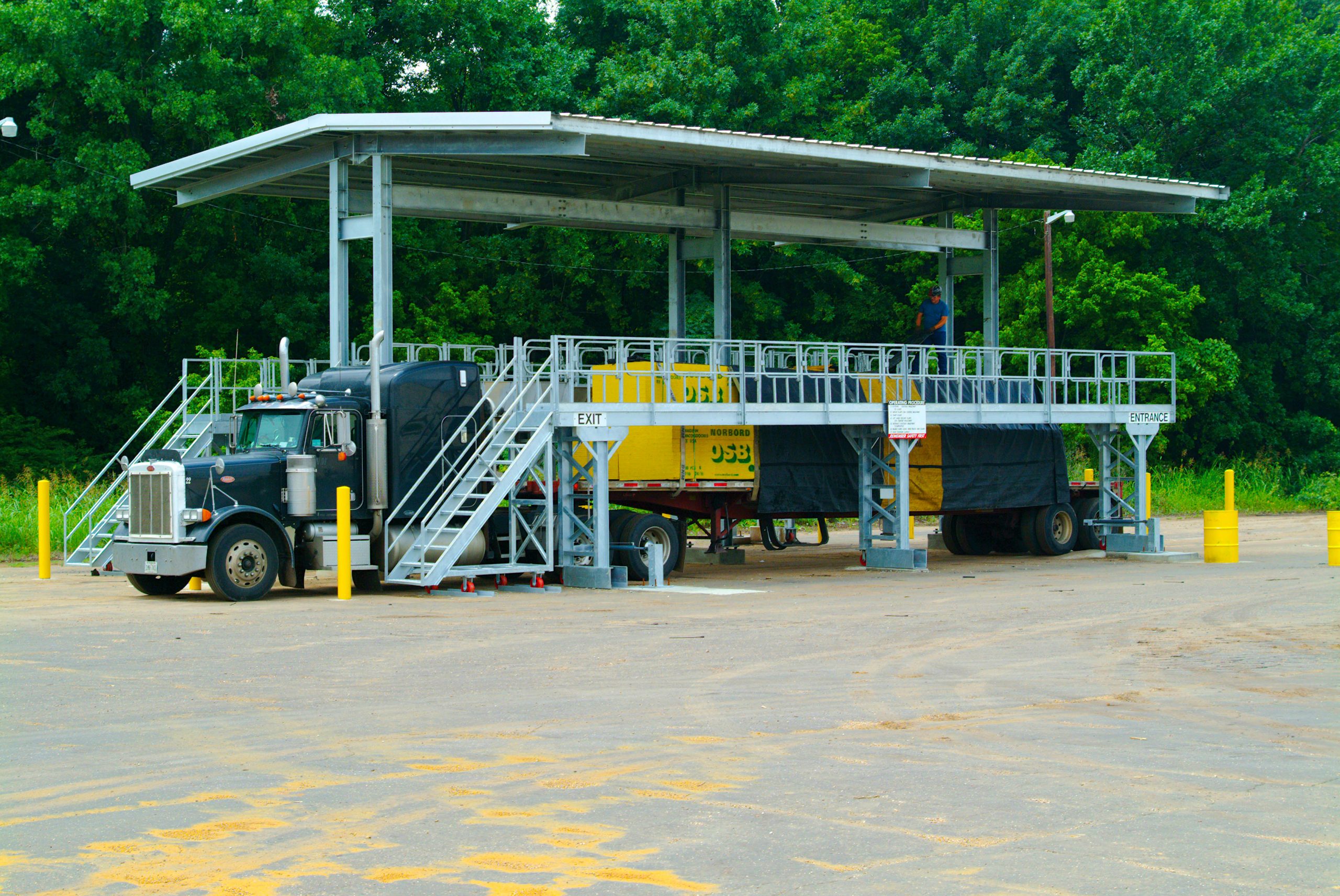 A flatbed tarping dock.